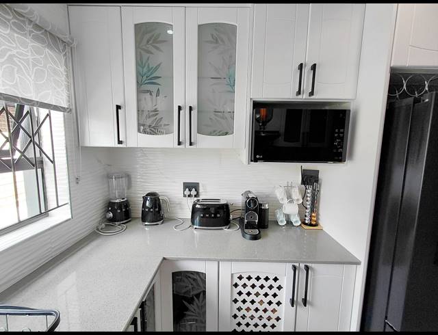5 BEDROOM FREESTANDING FOR SALE IN FLORA PARK